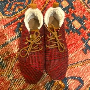 Women's Plaid Tom's Size 9.5